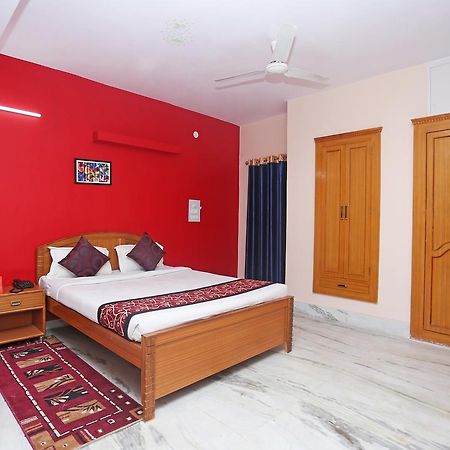 פאטנה Oyo 10994 Hotel Luxury Inn מראה חיצוני תמונה