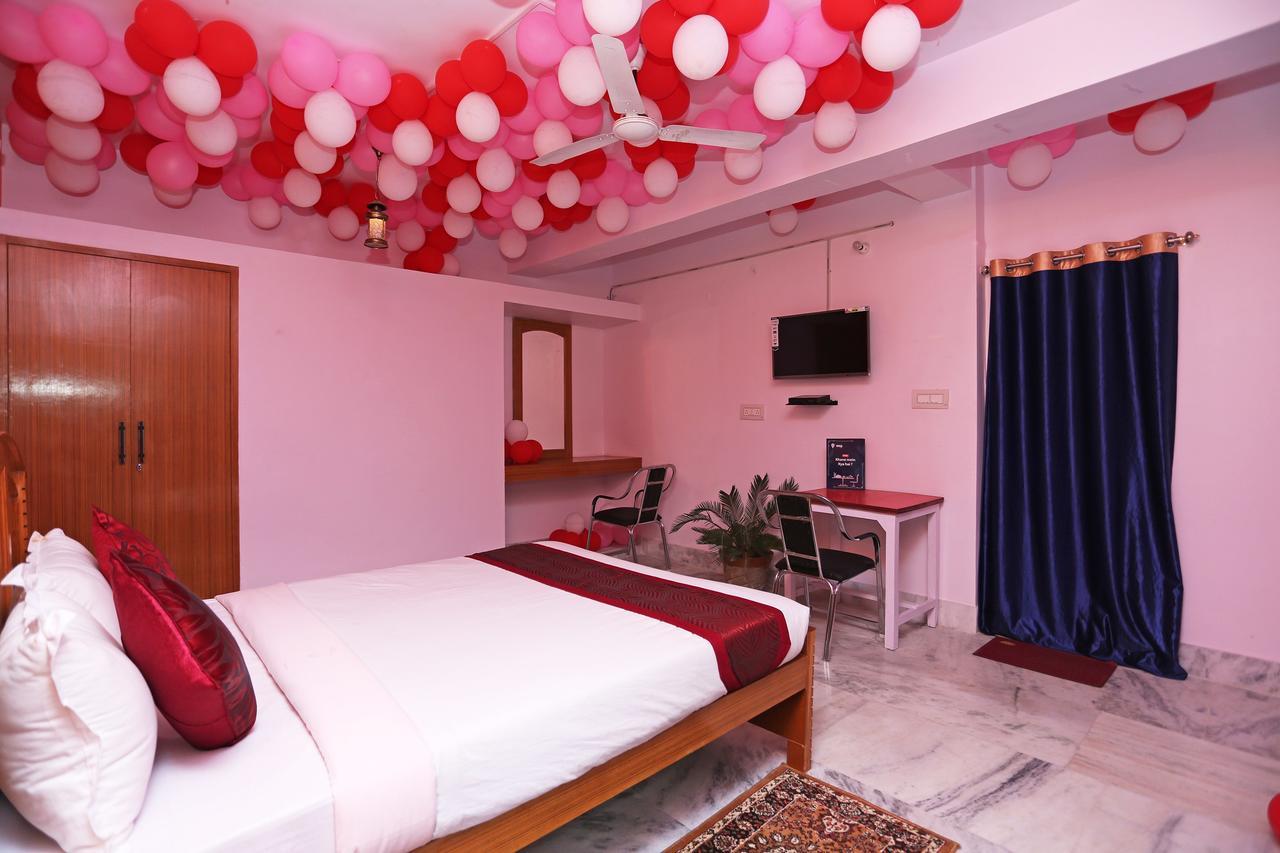 פאטנה Oyo 10994 Hotel Luxury Inn מראה חיצוני תמונה