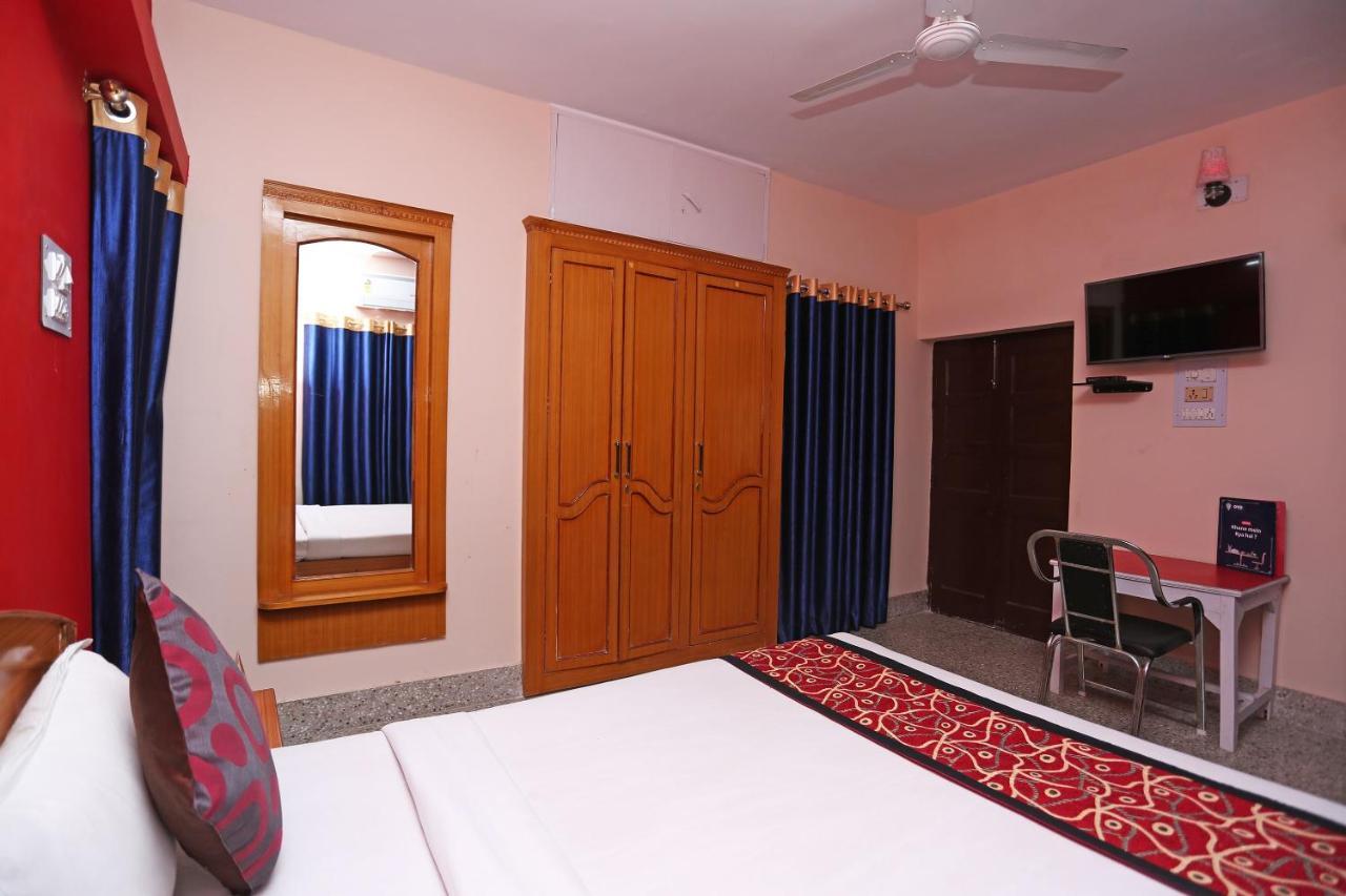 פאטנה Oyo 10994 Hotel Luxury Inn מראה חיצוני תמונה
